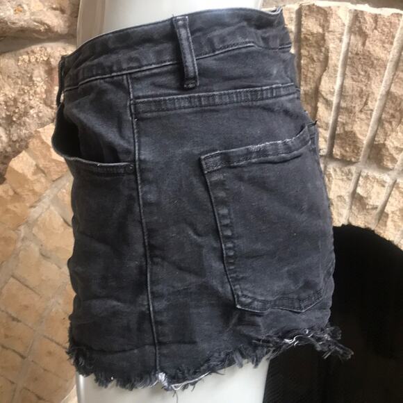 Forever 21 Cut Off High Waist Black Shorts Women's Size 29 - Picture 3 of 5